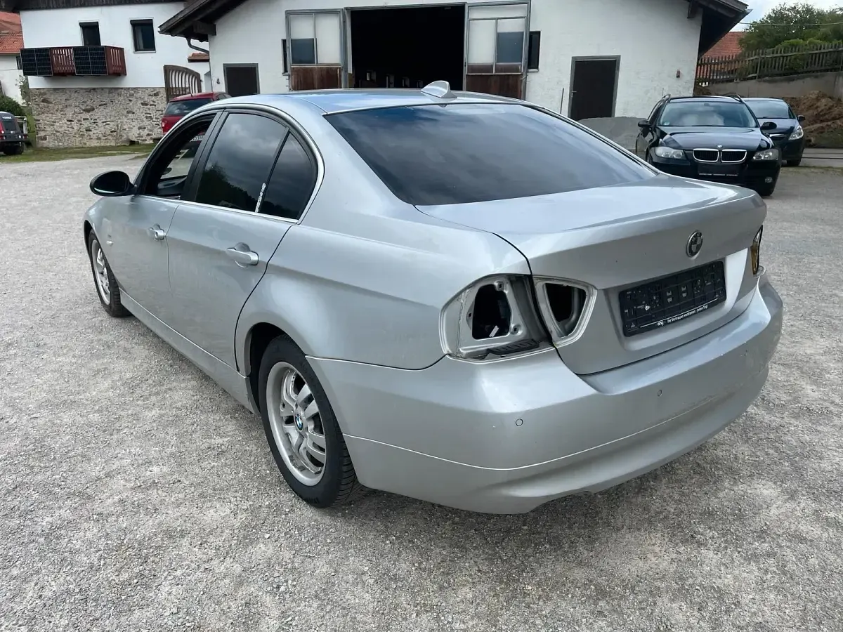 Gebraucht BMW 325 218 PS (160 kW) 2005 Silber Limousine