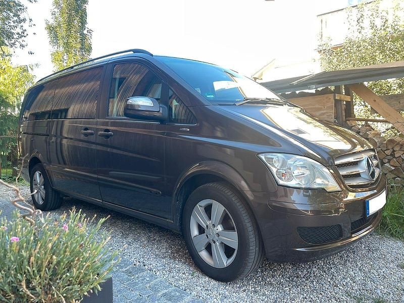 Braun Gebraucht 2011 Mercedes Viano Van / Kleinbus | 20.500 € (Teuer) - Bild 1/4