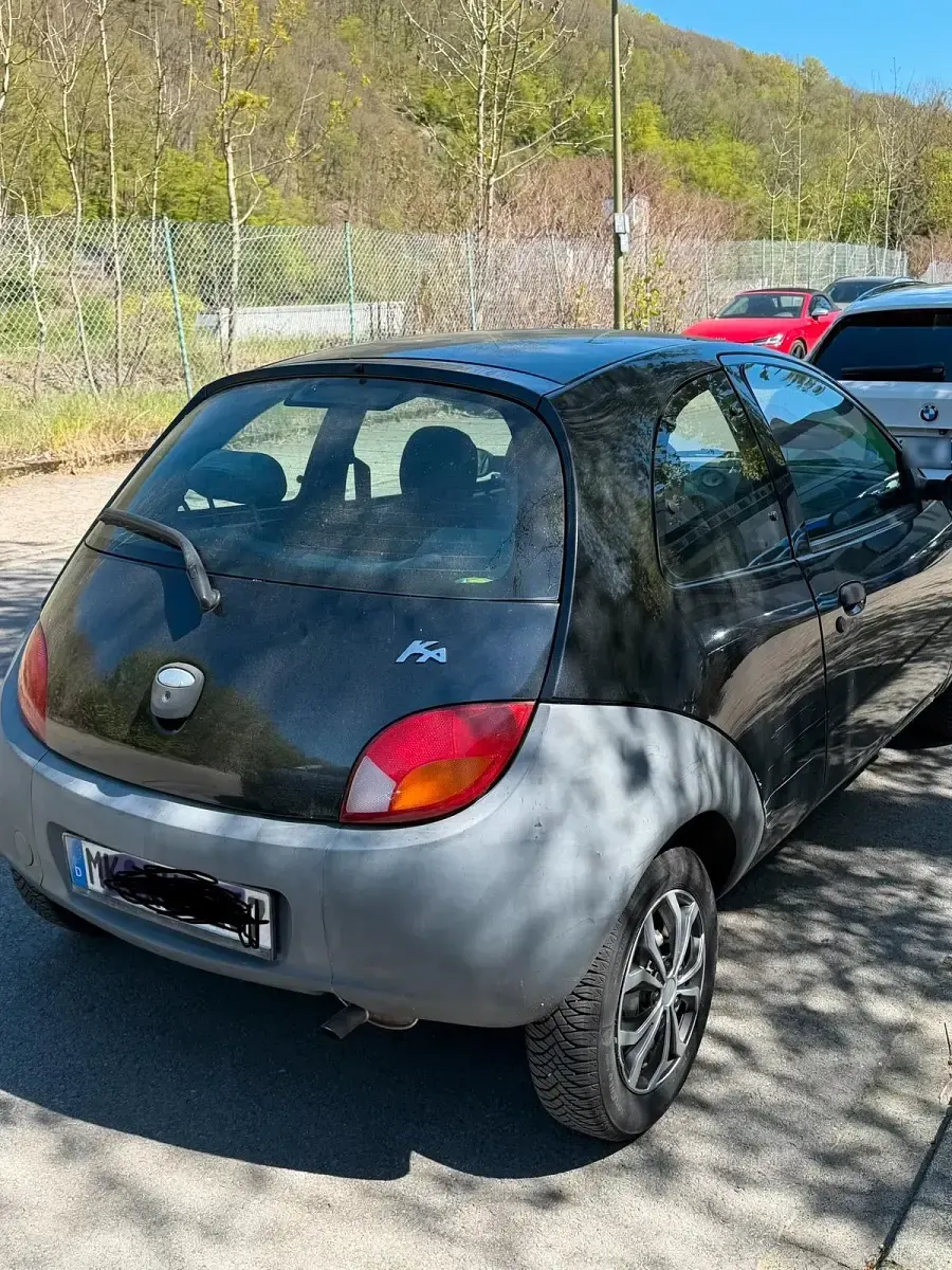 Second-hand Ford Ka 44 CP (32 kW) 2006 Negru Hatchback