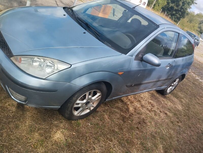 Blau Gebraucht 2004 Ford Focus Viva X Limousine | 1.650 € (Superpreis) - Bild 1/4