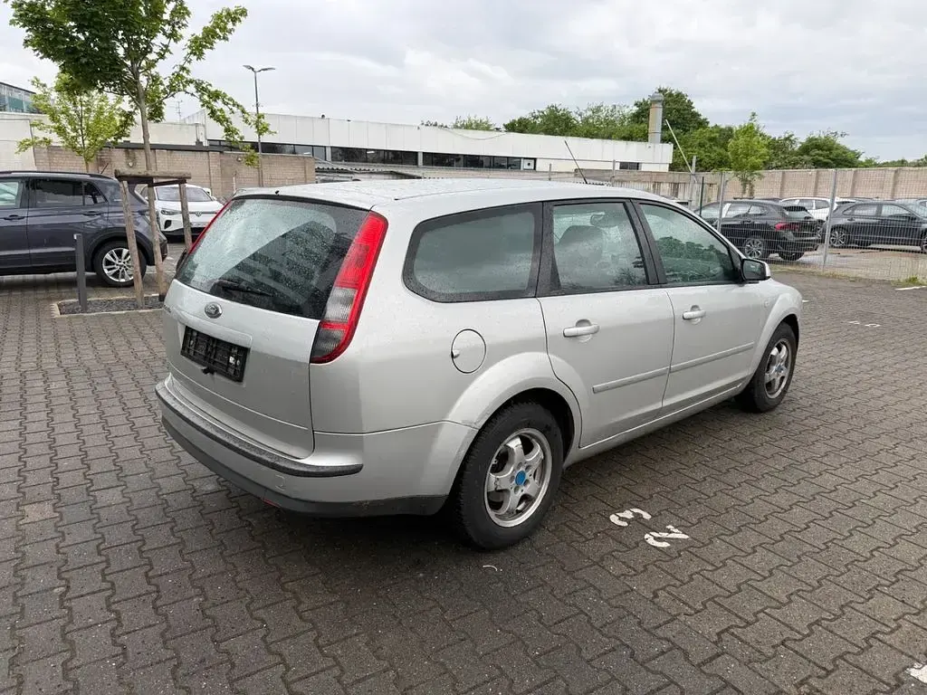 Gebraucht Ford Focus Style 101 PS (74 kW) 2008 Silber Limousine