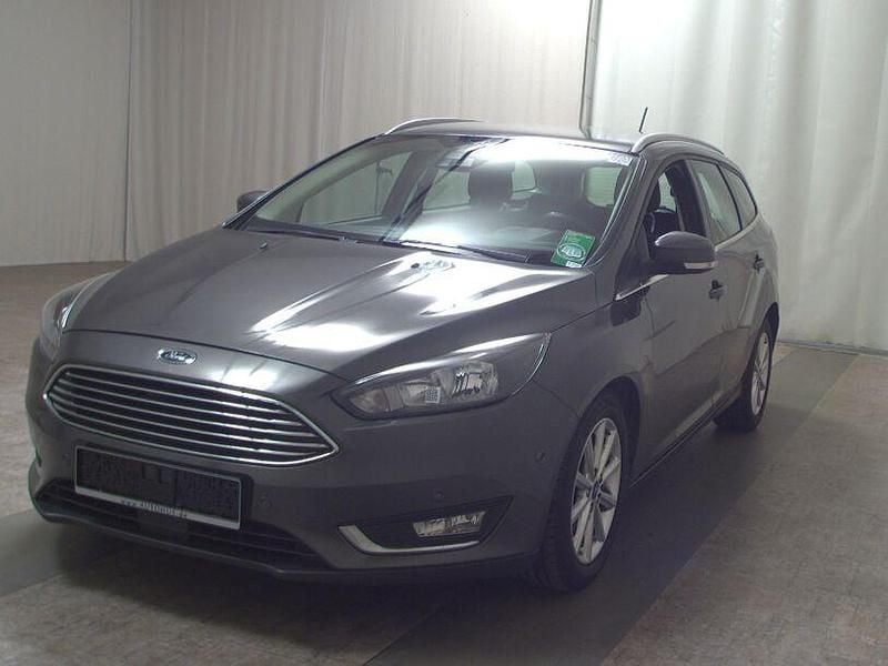Gebraucht Ford Focus Titanium 120 PS (88 kW) 2018 Grau Kombi