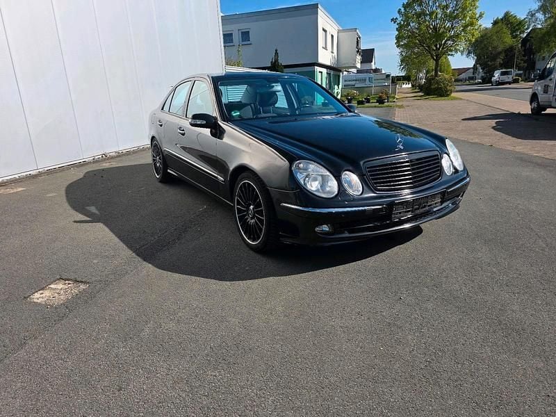 Second-hand Mercedes E200 163 CP (119 kW) 2005 Berlinǎ