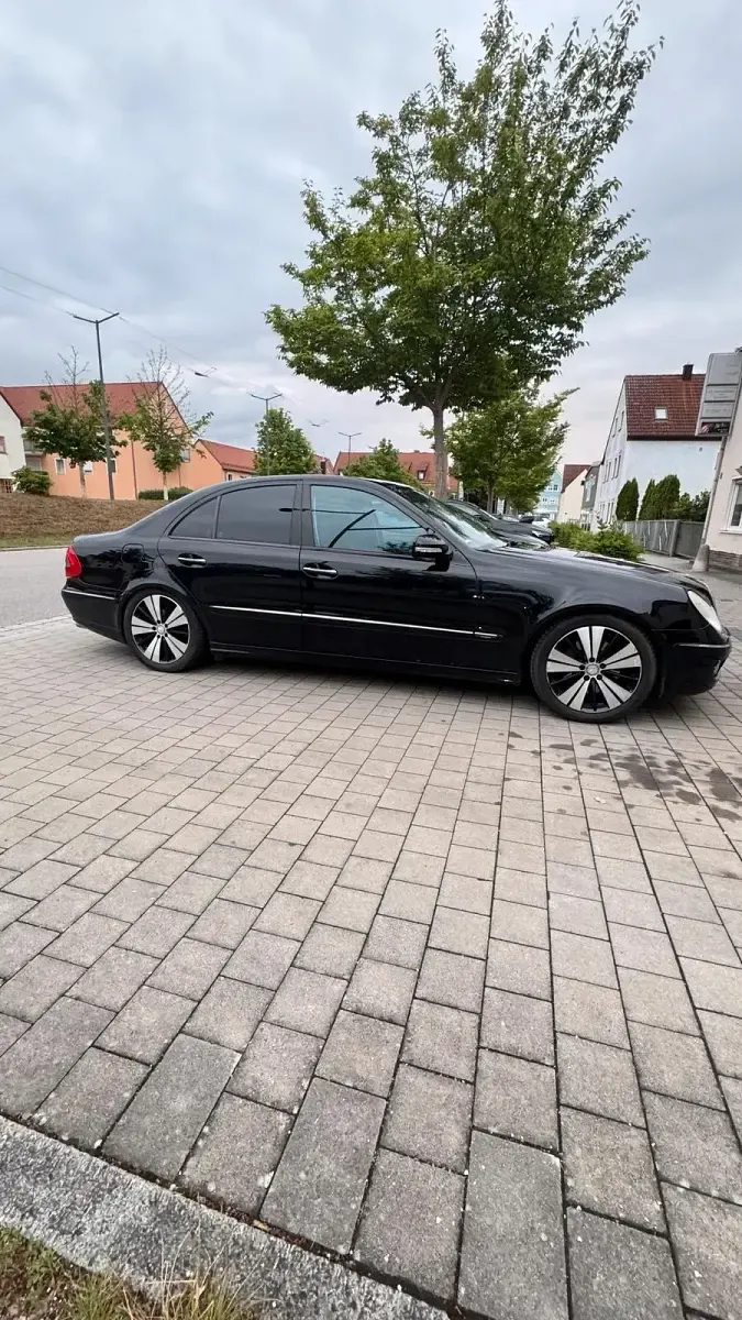 Gebraucht Mercedes E350 292 PS (214 kW) 2009 Schwarz Limousine