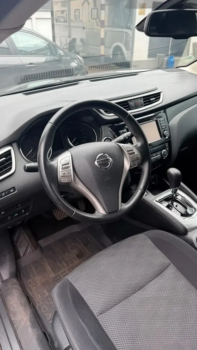Gebraucht Nissan Qashqai 116 PS (85 kW) 2017 Grau SUV