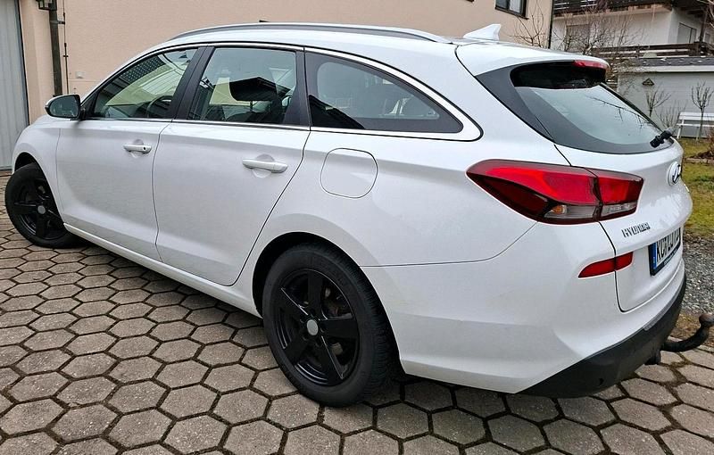 Gebraucht Hyundai i30 140 PS (102 kW) 2019 Weiß Kombi
