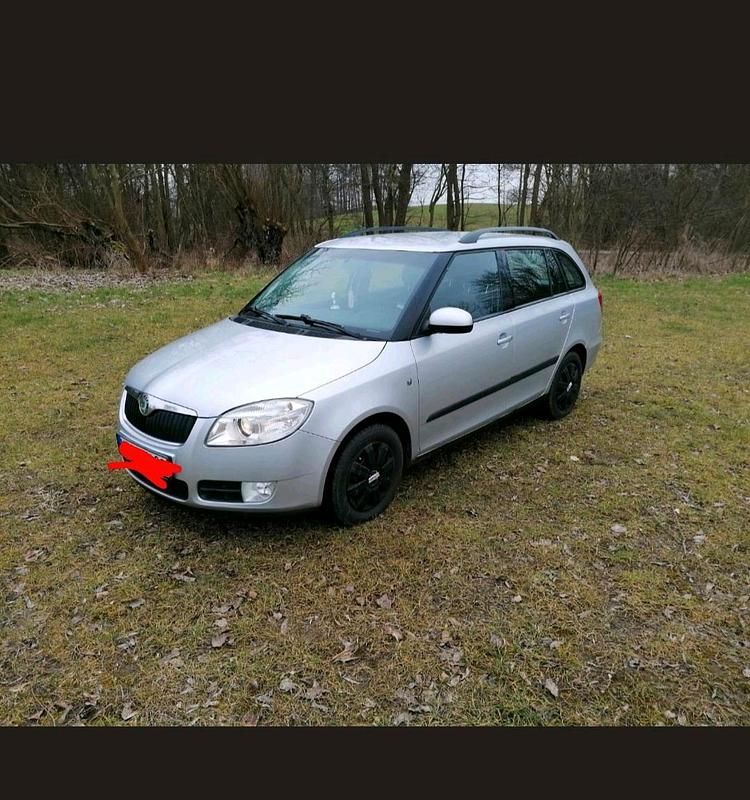 Silber Gebraucht 2008 Skoda Fabia Kleinwagen | 3.000 € (Etwas zu teuer) - Bild 1/4