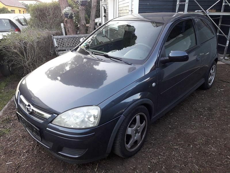 Grau Gebraucht 2006 Opel Corsa Limousine | 850 € (Fairer Preis) - Bild 1/4