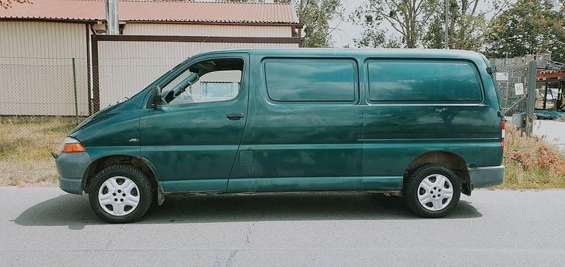 Grün Gebraucht 2002 Toyota HiAce Van / Kleinbus | 5.800 € (Fairer Preis) - Bild 1/4