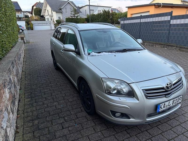 Gebraucht Toyota Avensis Sol 147 PS (108 kW) 2007 Gold Kombi