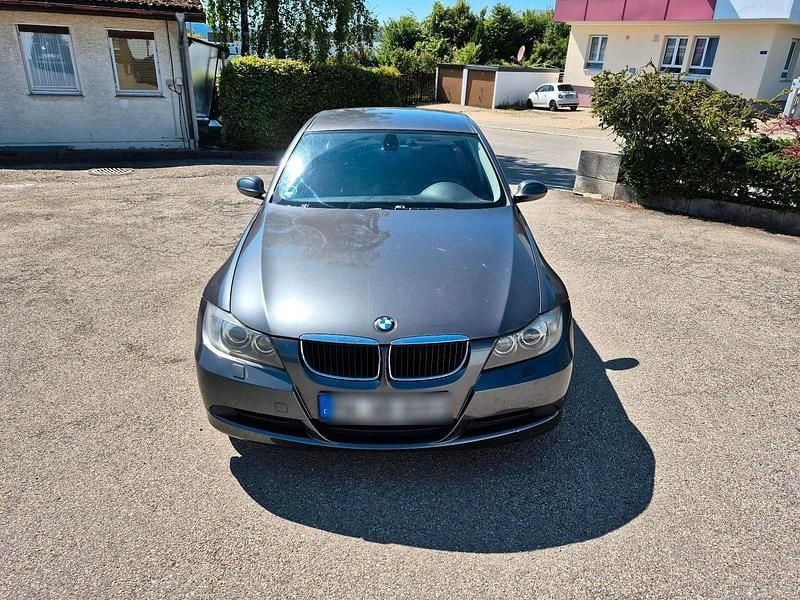 Grau Gebraucht 2008 BMW 318 Limousine | 4.600 € (Fairer Preis) - Bild 1/4