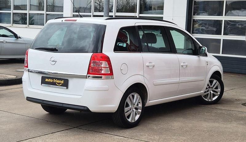 Gebraucht Opel Zafira 140 PS (102 kW) 2011 Schneeweiss/olympic/summit whi Van / Kleinbus