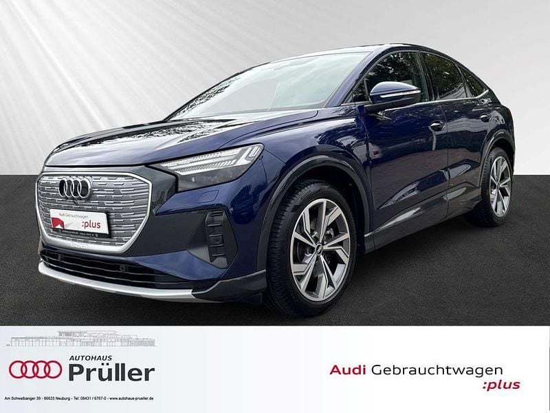 Navarrablau metallic (blau) Gebraucht 2021 Audi Q4 Sportback e-tron Sport SUV | 29.900 € (Superpreis) - Bild 1/4