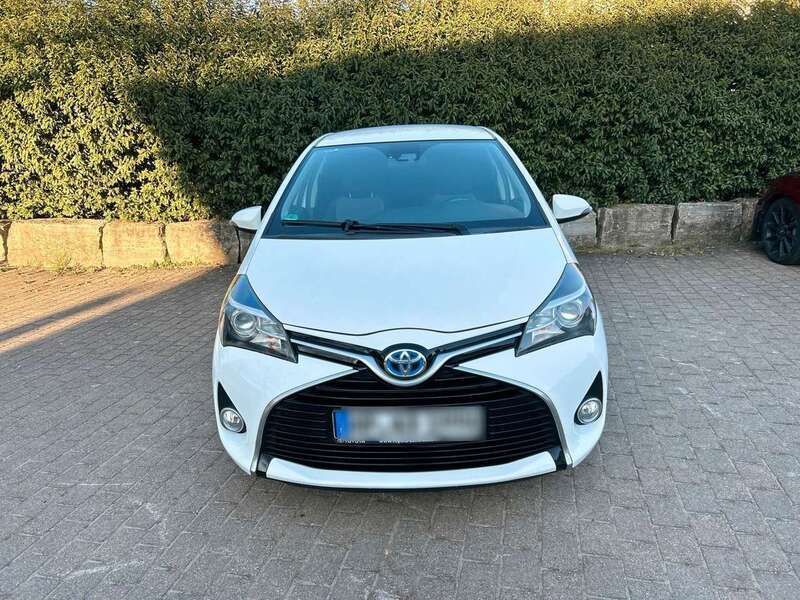 Weiß Gebraucht 2016 Toyota Yaris Limousine | 8.100 € (Superpreis) - Bild 1/4