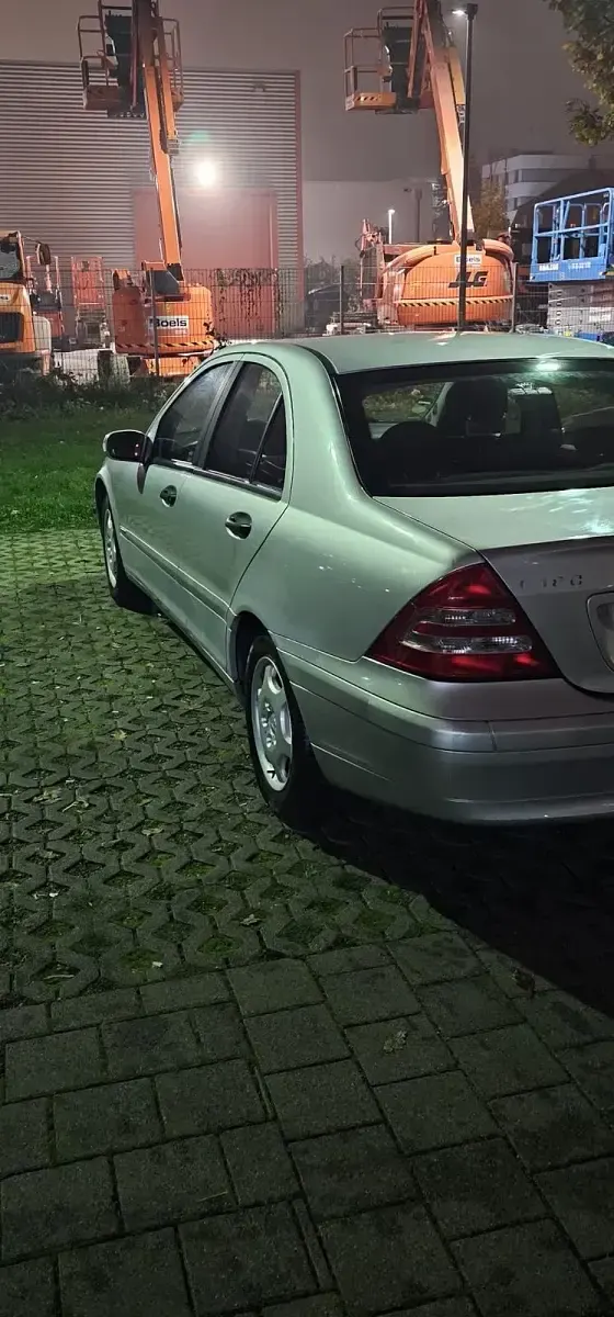 Gebraucht Mercedes C180 129 PS (94 kW) 2001 Silber Limousine