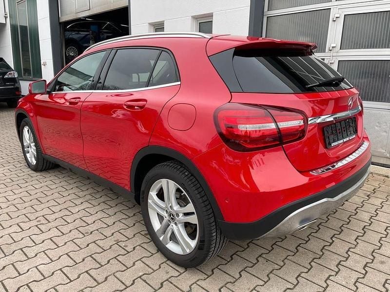 Gebraucht Mercedes GLA220 Urban 184 PS (135 kW) 2017 Rot SUV