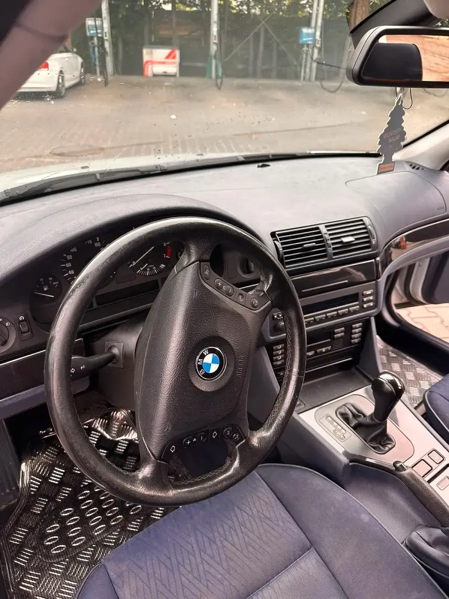 Gebraucht BMW 520 177 PS (130 kW) 2002 Silber Limousine