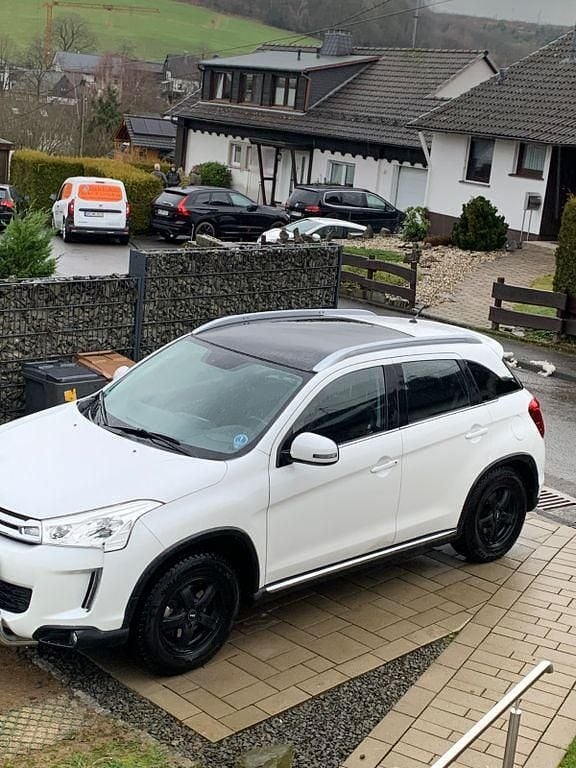 Weiß Gebraucht 2016 Citroën C4 Aircross Start SUV | 7.850 € (Guter Preis) - Bild 1/4