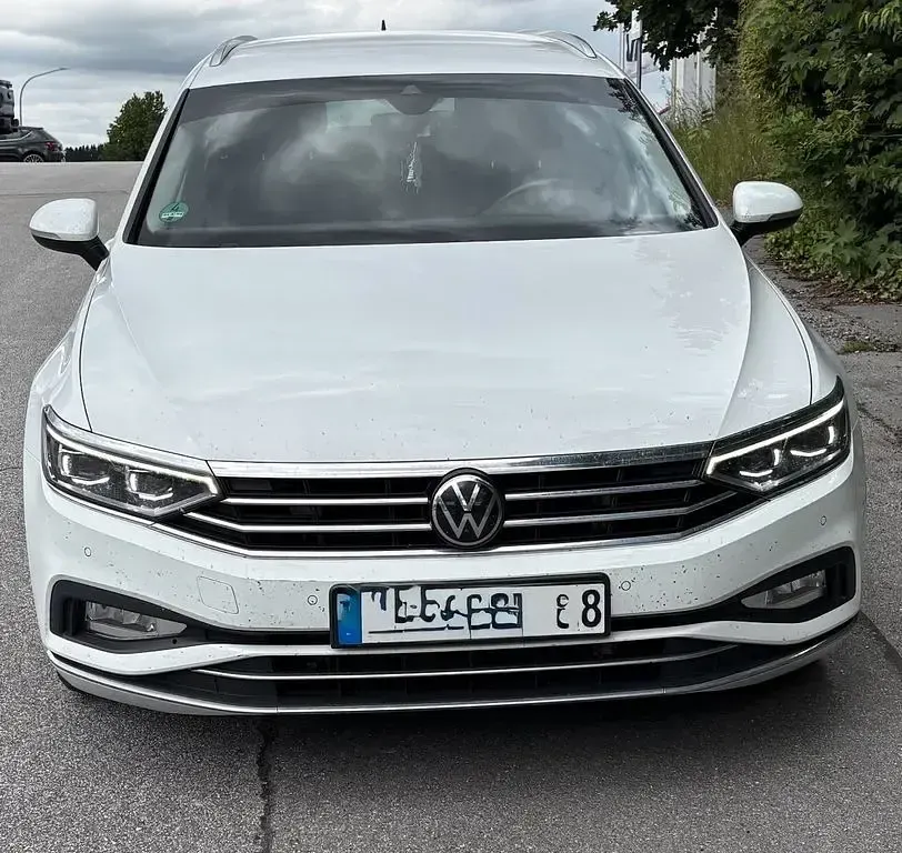 Gebraucht VW Passat Elegance 150 PS (110 kW) 2021 Weiß Kombi