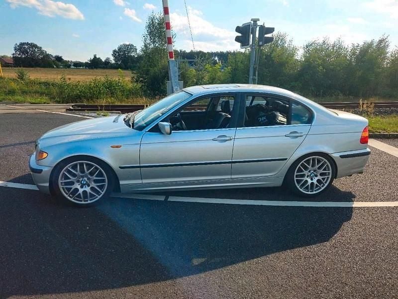 Gebraucht BMW 330 231 PS (169 kW) 2004 Silber Limousine