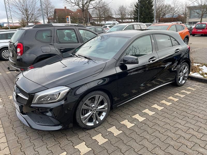 Schwarz Gebraucht 2018 Mercedes A220 AMG line Limousine | 19.500 € (Guter Preis) - Bild 1/4