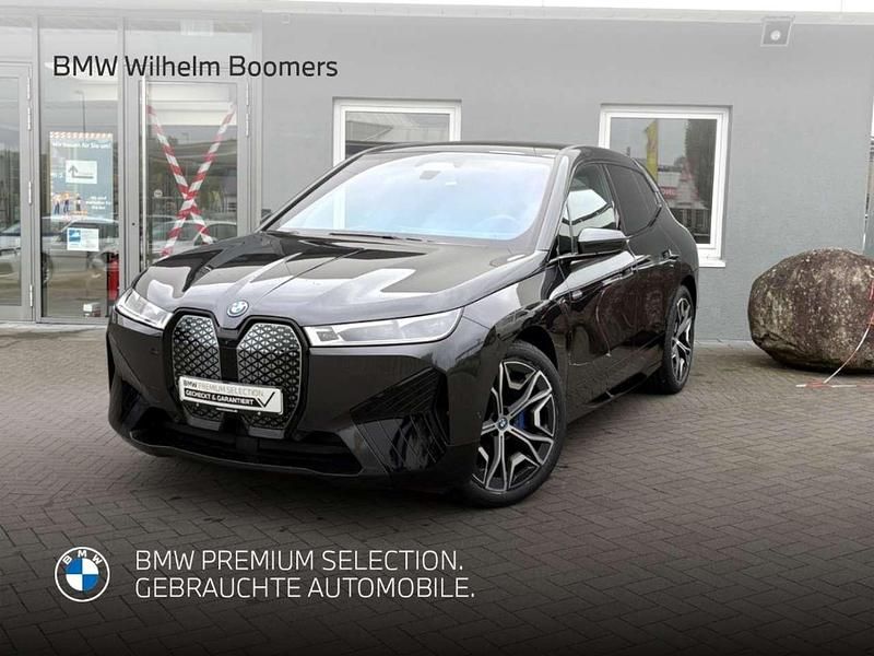Grau Gebraucht 2022 BMW iX M Sport SUV | 51.480 € (Fairer Preis) - Bild 1/3