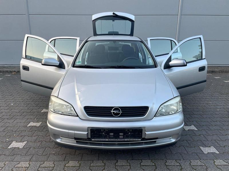 Silber Gebraucht 2001 Opel Astra Limousine | 999 € (Superpreis) - Bild 1/4