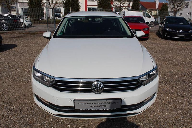 Gebraucht VW Passat Comfortline 150 PS (110 kW) 2017 Weiß Limousine