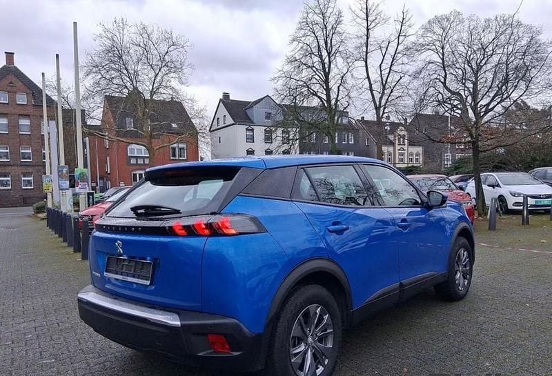 Gebraucht Peugeot e-2008 Active 100 kW (136 PS) 2021 Blau SUV