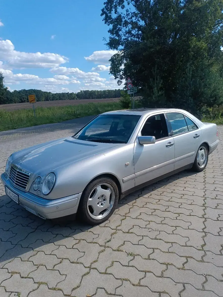 Gebraucht Mercedes E430 279 PS (205 kW) 1997 Silber Limousine