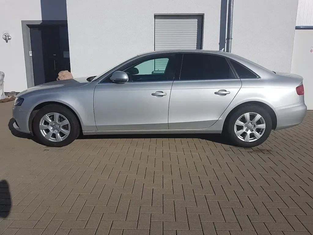 Używany Audi A4 Ambiente 211 KM (155 kW) 2009 Srebrny Sedan/Limuzyna
