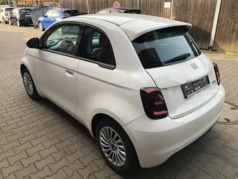 Gebraucht Fiat 500e 41 kW (57 PS) 2023 Arktis weiß (4h5) Kleinwagen