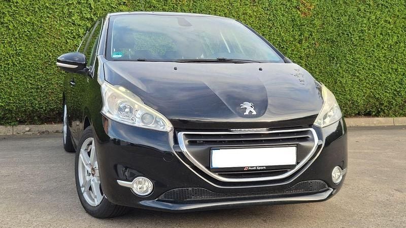 Schwarz Gebraucht 2014 Peugeot 208 Kleinwagen | 6.400 € (Superpreis) - Bild 1/4