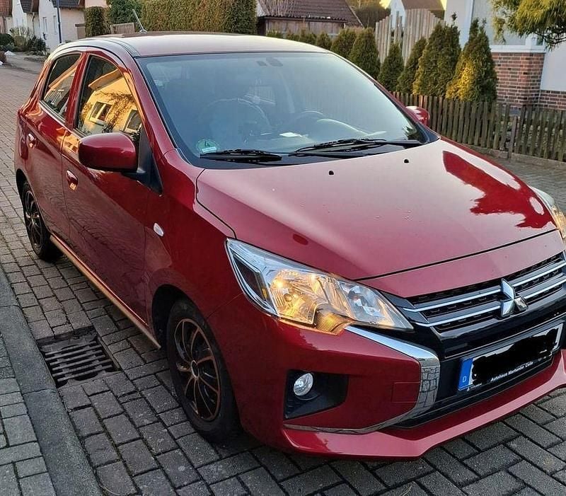 Gebraucht Mitsubishi Space Star Spirit 71 PS (52 kW) 2021 Rot Limousine