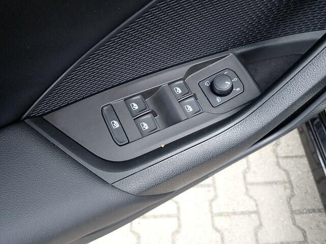 Gebraucht Skoda Octavia Style 110 PS (80 kW) 2023 Schwarz black magic (metallic) Limousine