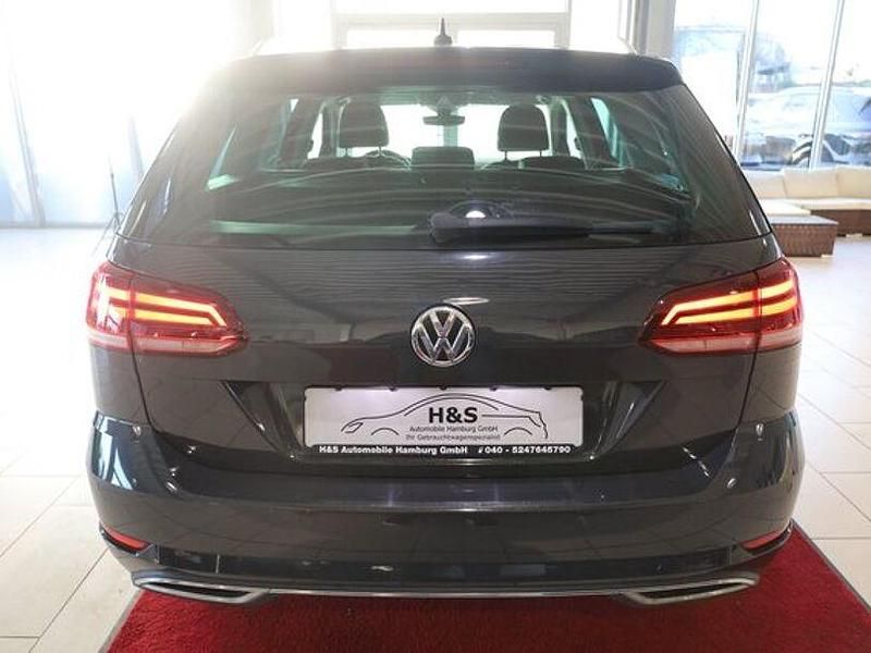 Gebraucht VW Golf VII Highline 150 PS (110 kW) 2019 Uranograu Kombi