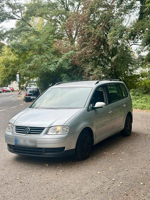 Grau Gebraucht 2004 VW Touran Van / Kleinbus | 1.200 € (Superpreis) - Bild 1/4