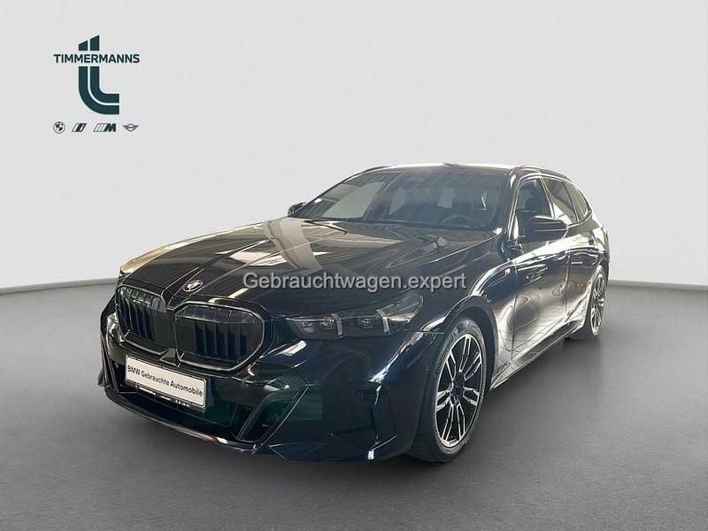 M carbonschwarz (metallic) Gebraucht 2025 BMW 520 Shadowline Kombi | 48.470 € (Superpreis) - Bild 1/4