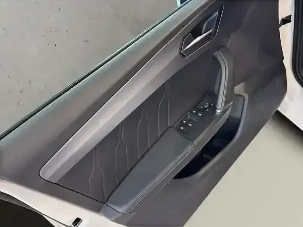 Gebraucht Cupra Leon 150 PS (110 kW) 2024 "candy" weiss Kombi