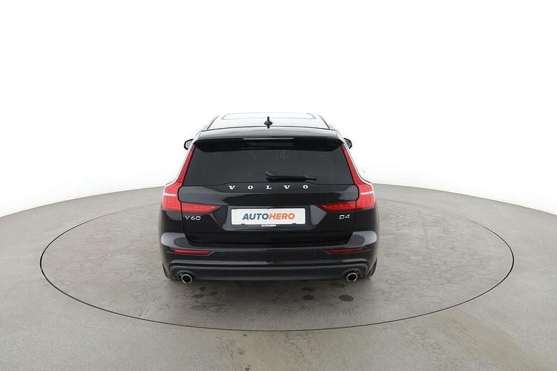 Gebraucht Volvo V60 Momentum 190 PS (139 kW) 2019 Schwarz Kombi