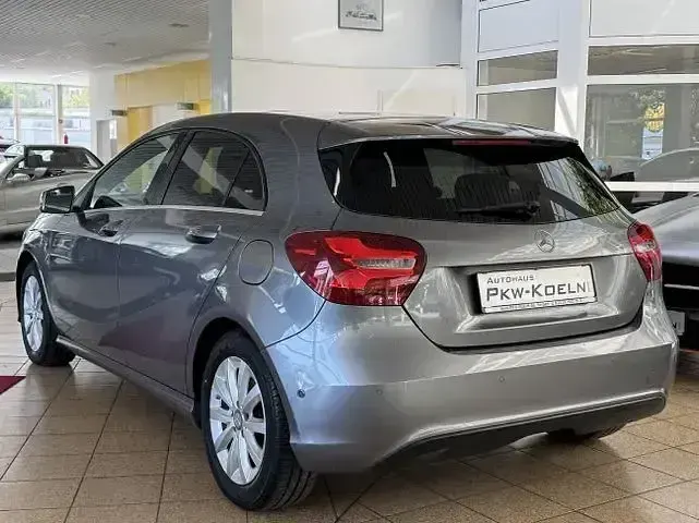 Gebraucht Mercedes A180 109 PS (80 kW) 2016 Grau Kleinwagen
