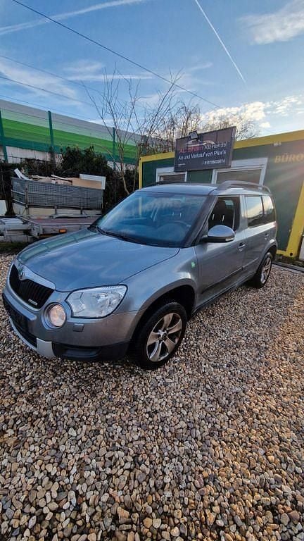 Grau Gebraucht 2011 Skoda Yeti GreenLine SUV | 5.700 € (Fairer Preis) - Bild 1/4