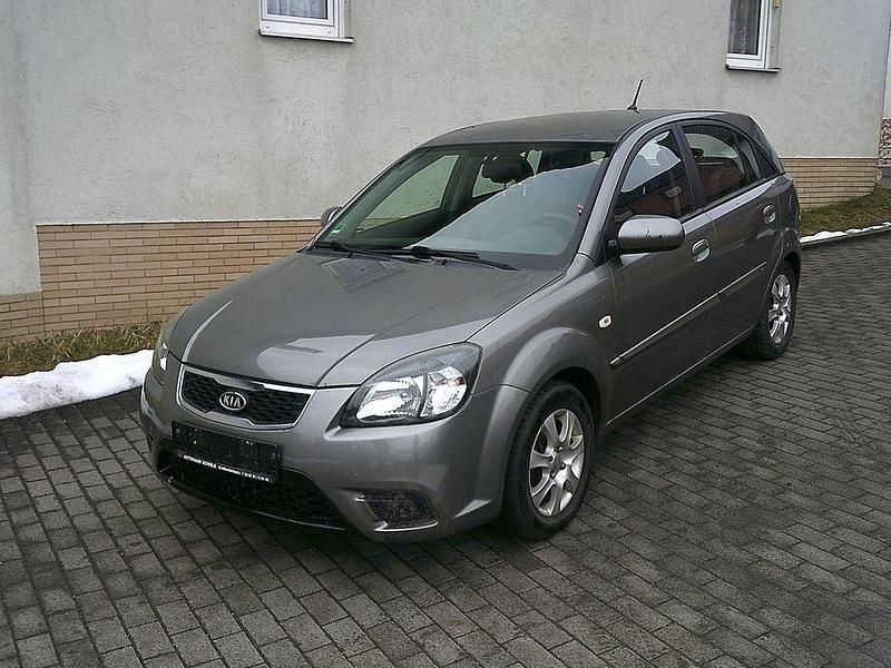 Gebraucht Kia Rio Vision 97 PS (71 kW) 2011 Silber Limousine