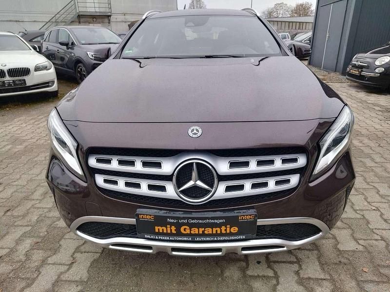 Gebraucht Mercedes GLA200 156 PS (114 kW) 2018 Orientbraun SUV