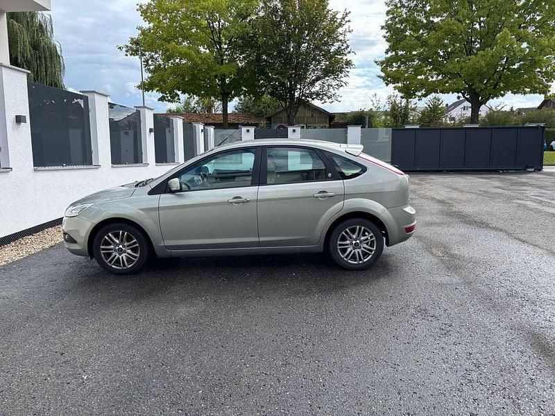 Beige metallic Gebraucht 2008 Ford Focus Ghia Limousine | 4.788 € (Fairer Preis) - Bild 1/4