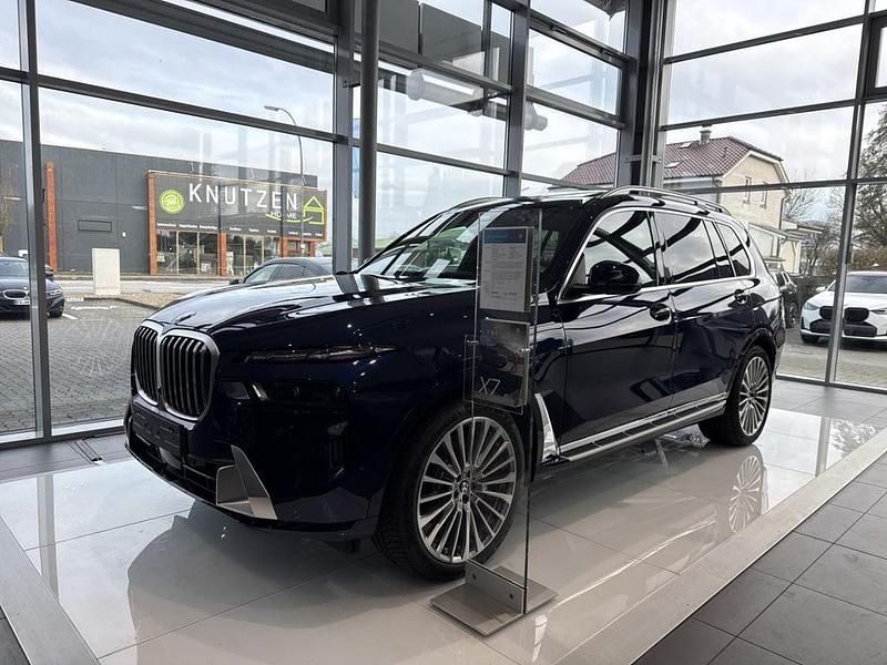 Neu BMW X7 340 PS (250 kW) 2025 Blau SUV