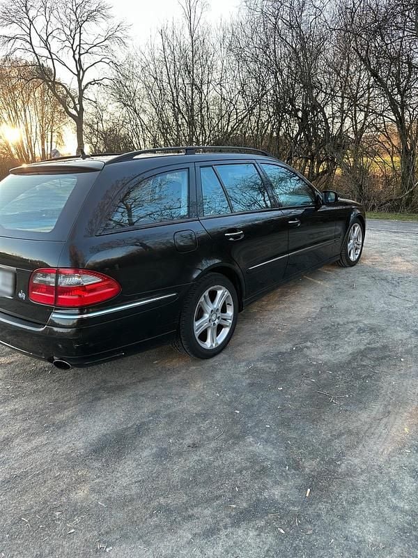 Second-hand Mercedes E320 224 CP (164 kW) 2008 Negru Break