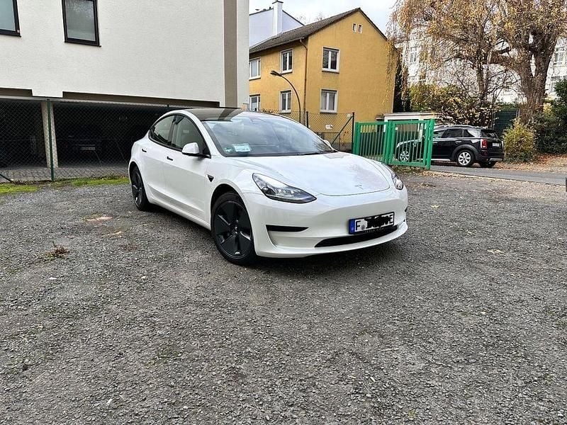 Weiß Gebraucht 2022 Tesla Model 3 RWD Limousine | 26.500 € (Superpreis) - Bild 1/4