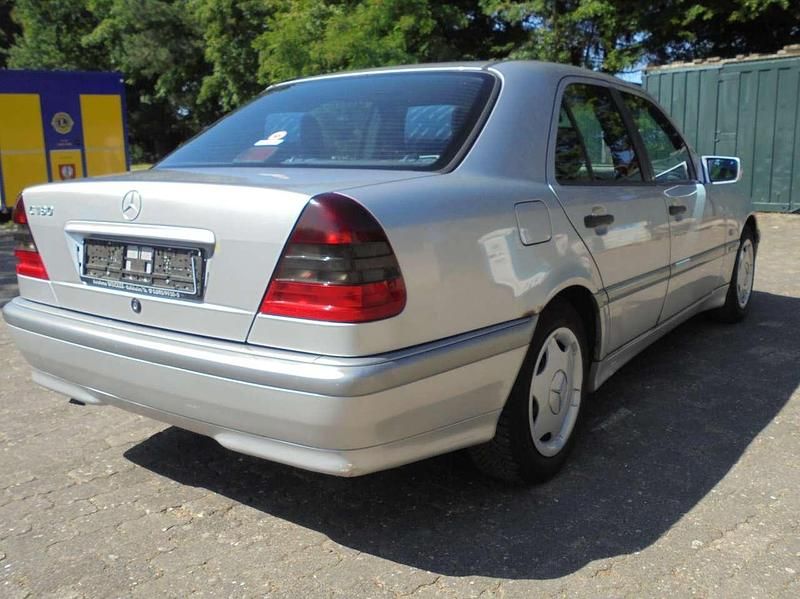 Gebraucht Mercedes C180 122 PS (89 kW) 1998 Silber Limousine