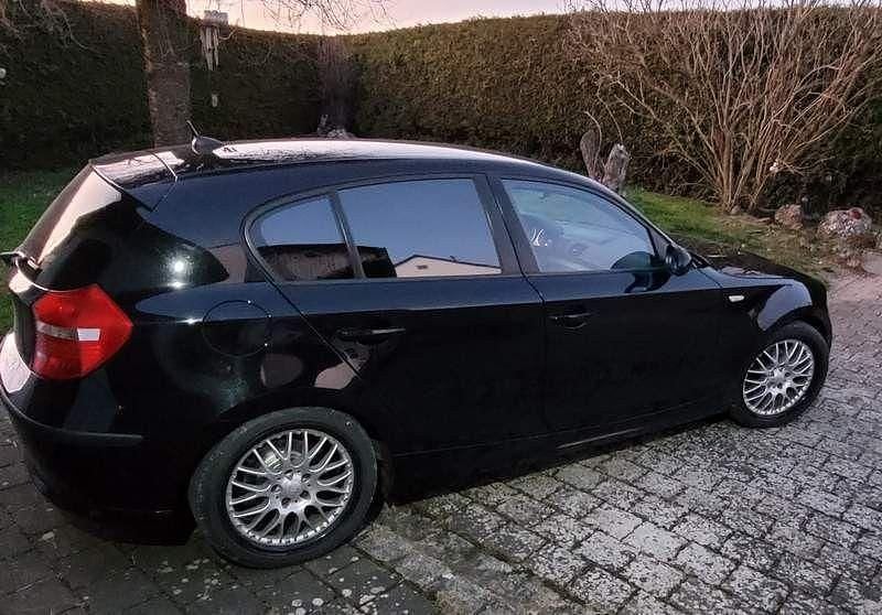 Gebraucht BMW 116 122 PS (89 kW) 2008 Schwarz Kleinwagen